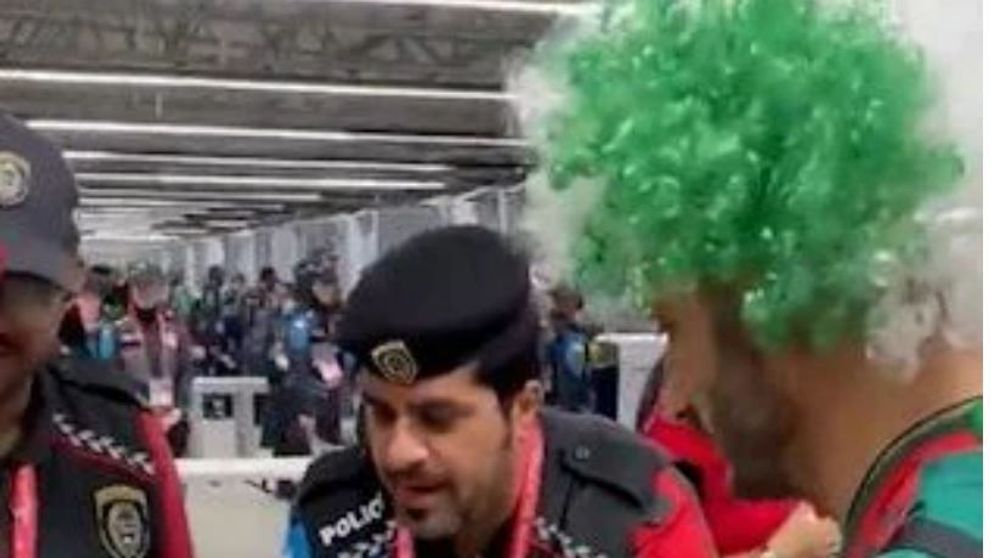 Un fan mexican a devenit VIRAL după ce a încercat să aducă alcool pe ascuns pe un stadion din Qatar