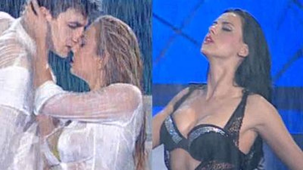 Lavinia versus Roxana! Cine ti s-a parut mai sexy in ploaie? VIDEO