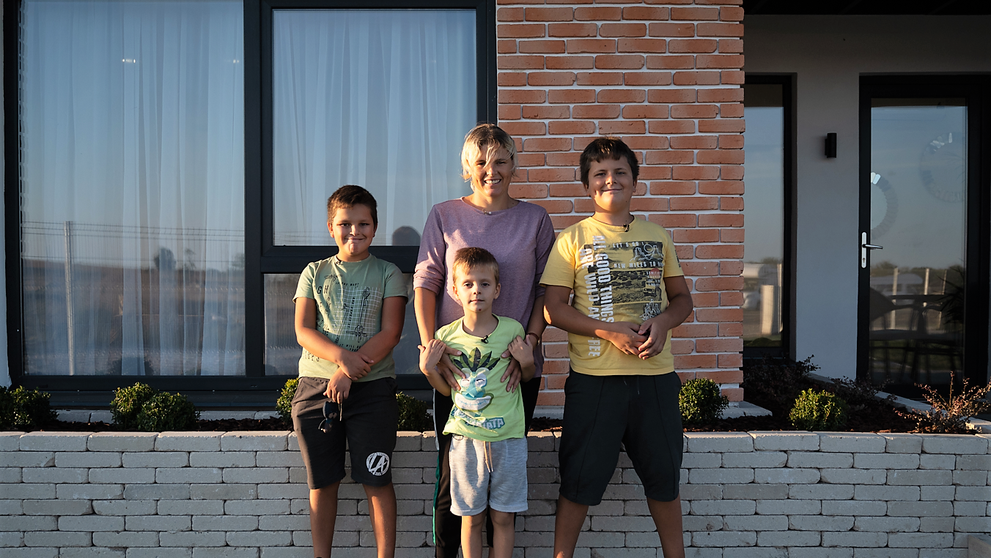 VIDEO Ana Balcic și fiii ei s-au mutat în casă nouă, construită de la zero
