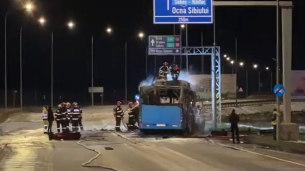 Cine era tânărul de 26 de ani care a murit în accidentul din Sibiu, după ce mașina lui s-a izbit violent de un autobuz . În urma impactului, ambele vehicule au luat foc