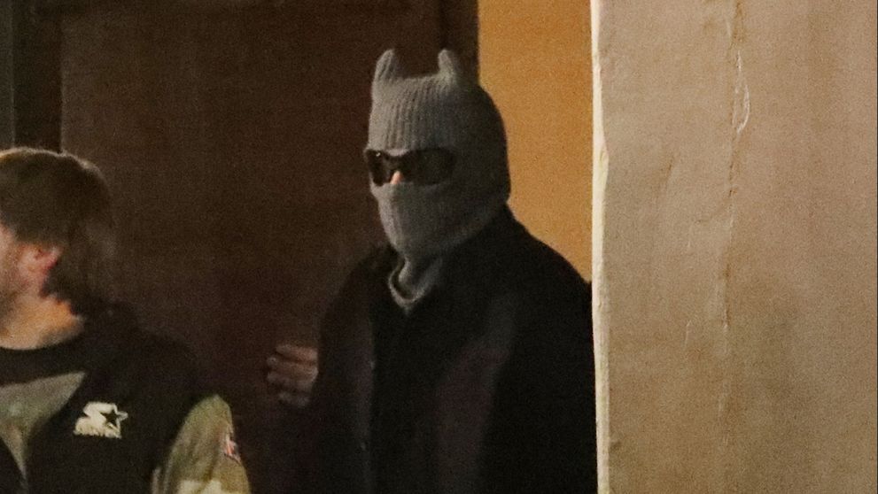 A vrut să scape de paparazzi, dar a atras toată atenția! Un artist celebru, viral după ce a apărut AȘA la un restaurant: „Dacă așa merge la cină, abia aștept să văd ce face pe scenă!”
