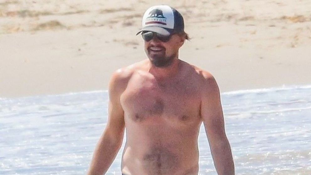 Este cel mai râvnit burlac de pe planetă, dar la plajă a picat testul :) Cum a fost surprins Leonardo DiCaprio