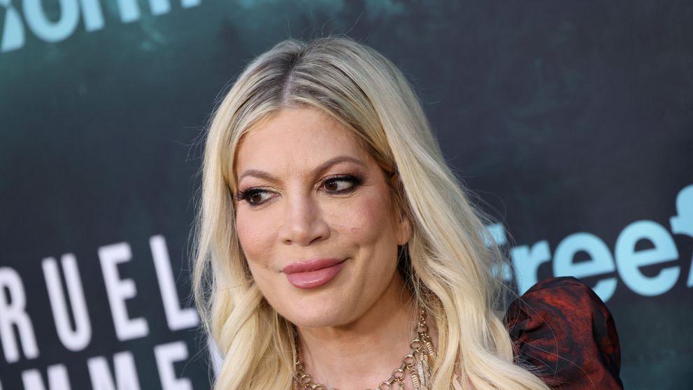 Tori Spelling a ajuns să locuiască într-o casă atât de dezordonată încât nu mai poate primi musafiri. La un moment dat dormea cu un porc în pat