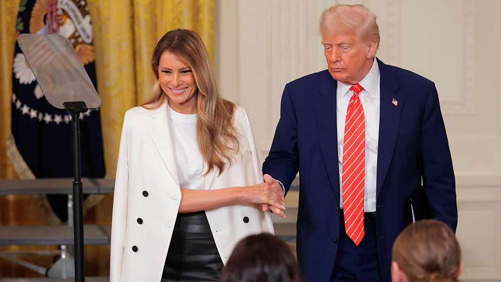 O actriță spune că Donald Trump a invitat-o la întâlnire, chiar în ziua divorțului: Are oameni care caută peste tot - VIDEO
