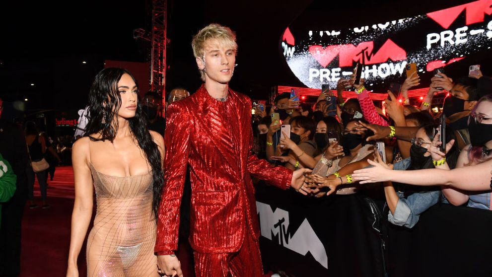 Are 3 copii cu fostul soț, pe care l-a părăsit, iar acum e însărcinată cu logodnicul care a înșelat-o. Megan Fox, primele imagini cu burtica de gravidă