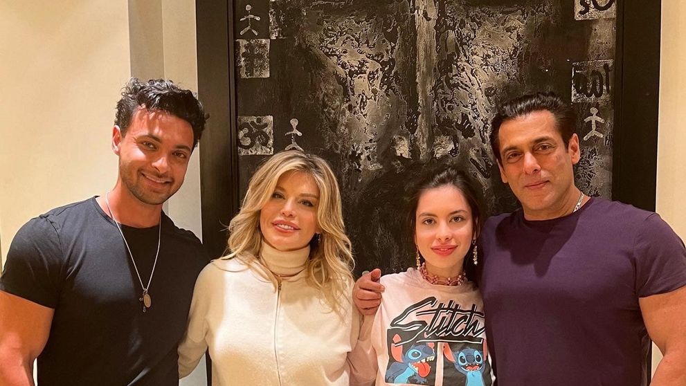 Loredana Groza, invitată de onoare acasă la Iulia Vântur și Salman Khan, în India. Imaginile cu care face senzație pe net