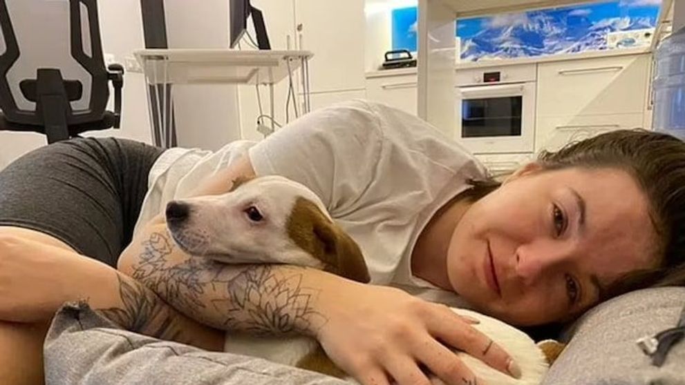 O tânără ucraineană, ucisă după ce a dus hrană unui adăpost pentru câini