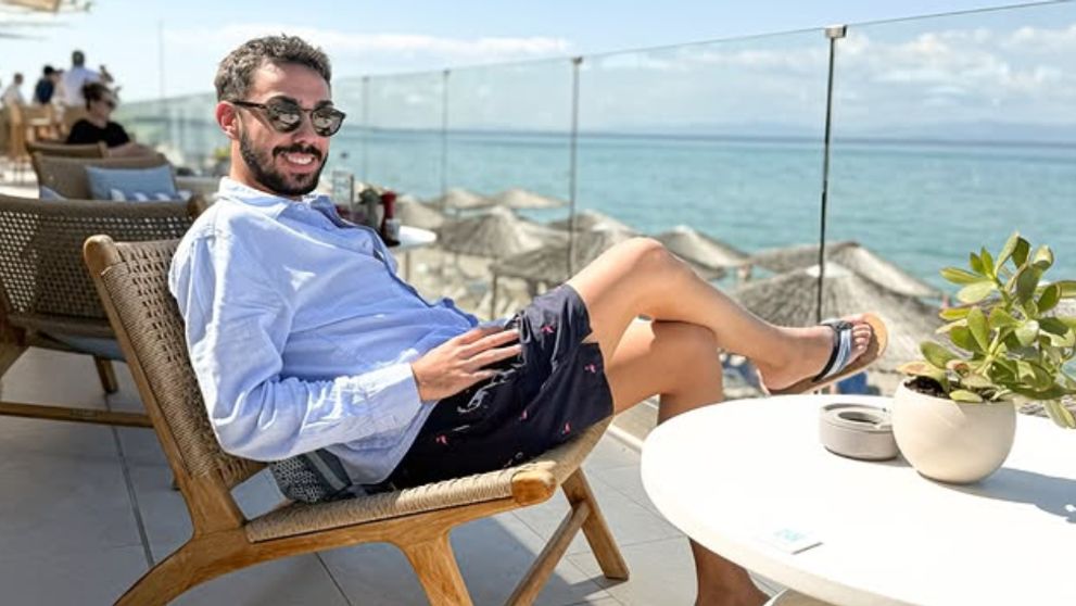 Armin Nicoară a comis-o din nou și a plecat iar singur în vacanță. Claudia Puican a rămas acasă, cu copilul: „Merg, testez acolo, acolo”