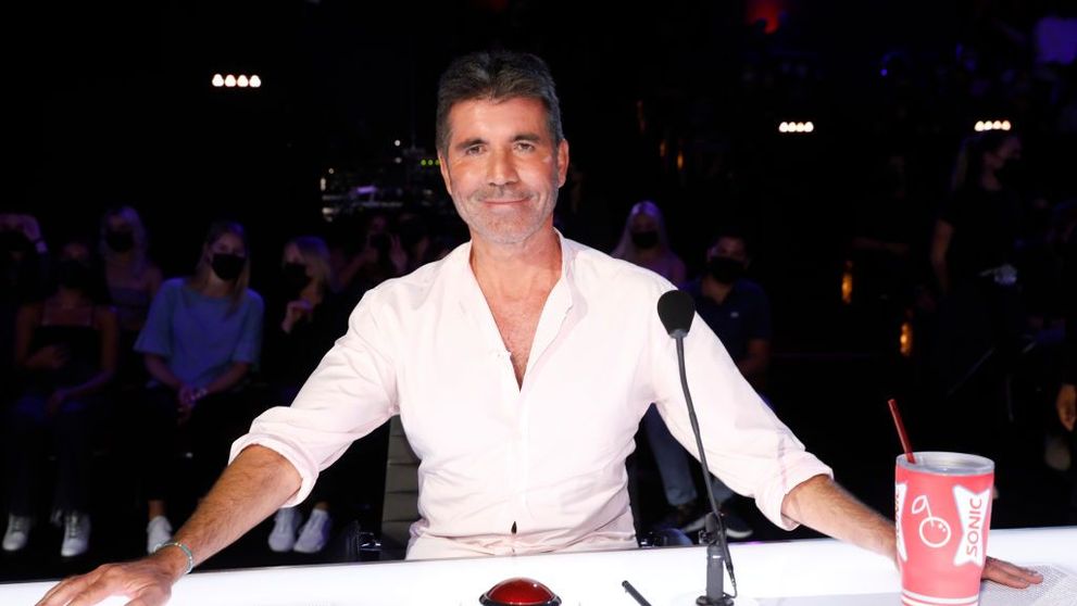 Simon Cowell iese în oraș cu actuala și cu fosta iubită. Cum au fost surprinși cei trei