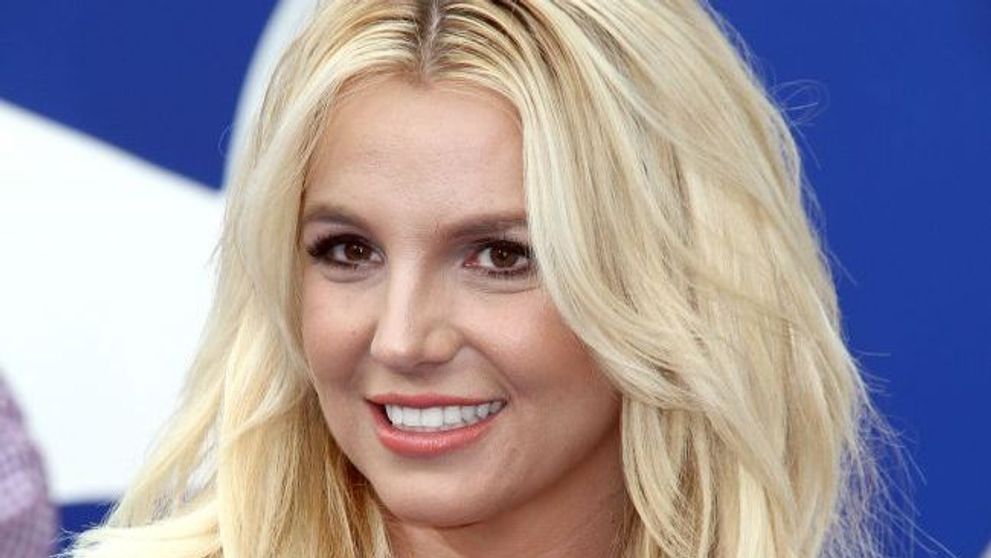Ce mari au crescut baietii lui Britney Spears! Cantareata i-a adus cu ea pentru prima oara pe covorul rosu: FOTO