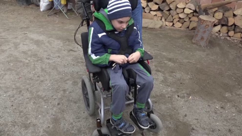 Mateo, un copil de 8 ani, are nevoie de donatii pentru a se opera in Germania. 