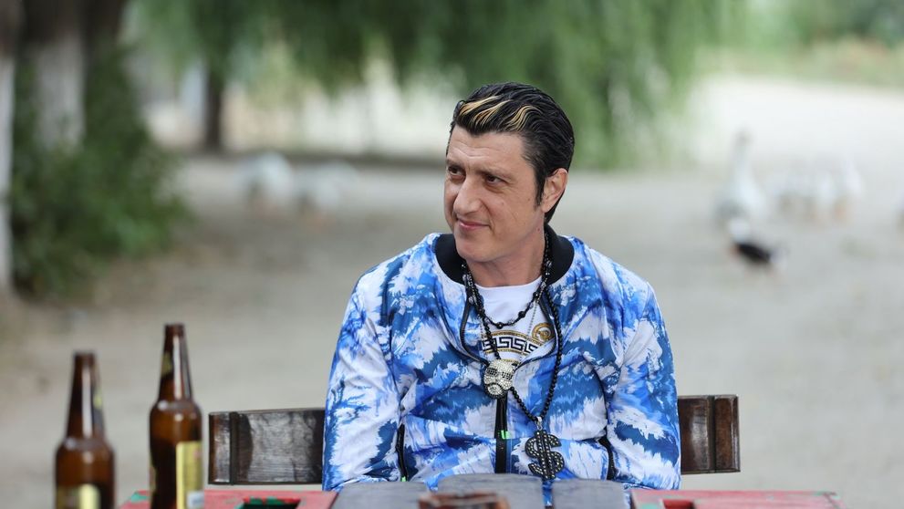 Giani rămâne din nou singur, se desparte de el însuși
