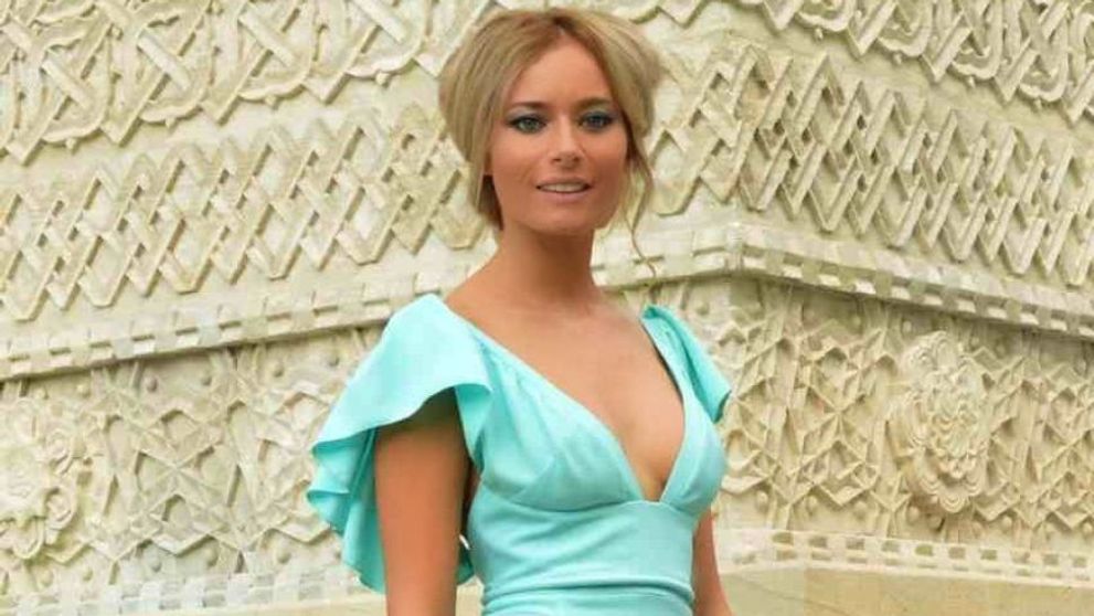Laura Cosoi, o imagine cat o fantezie sexy. Ipostaza care i-a pus pe jar pe fanii vedetei