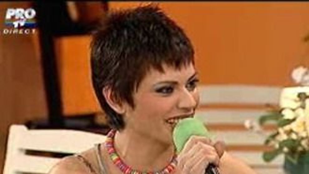 Laura Andresan mai pregateste o carte