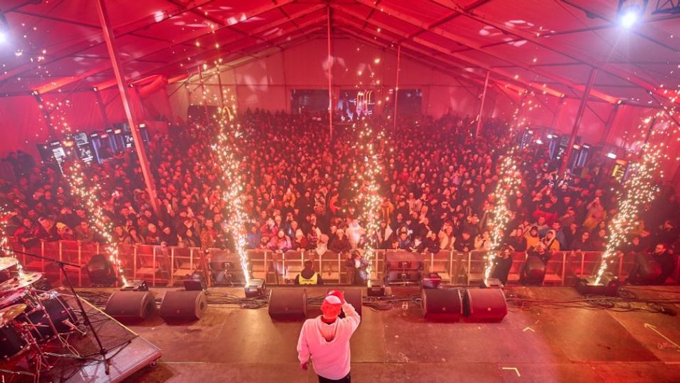Peste 10.000 de fani s-au bucurat alături de artiștii preferați în prima zi de Massif. Scena G.O.A.T a fost neîncăpătoare la show-ul lui Puya