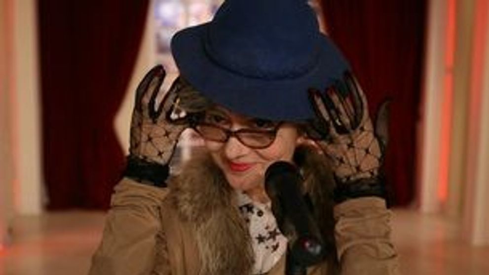 Oana Sarbu, complet schimbata la “Serviciul Roman de Comedie”: a imitat trei voci feminine celebre!