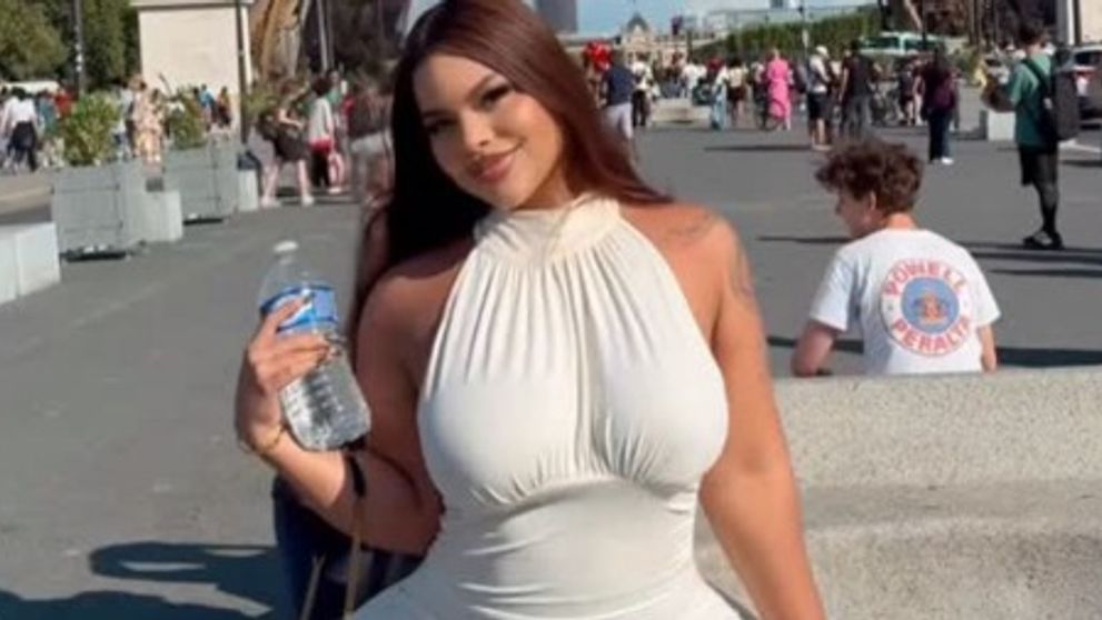 Formele ei imense îi fac viața un calvar! Abia poate călători cu avionul: „Mă chinui de fiecare dată” FOTO