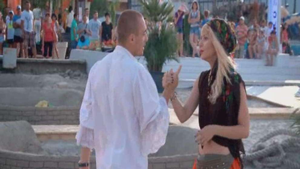 Scena mai ceva ca-n filme. Sore, palmuita din senin la 