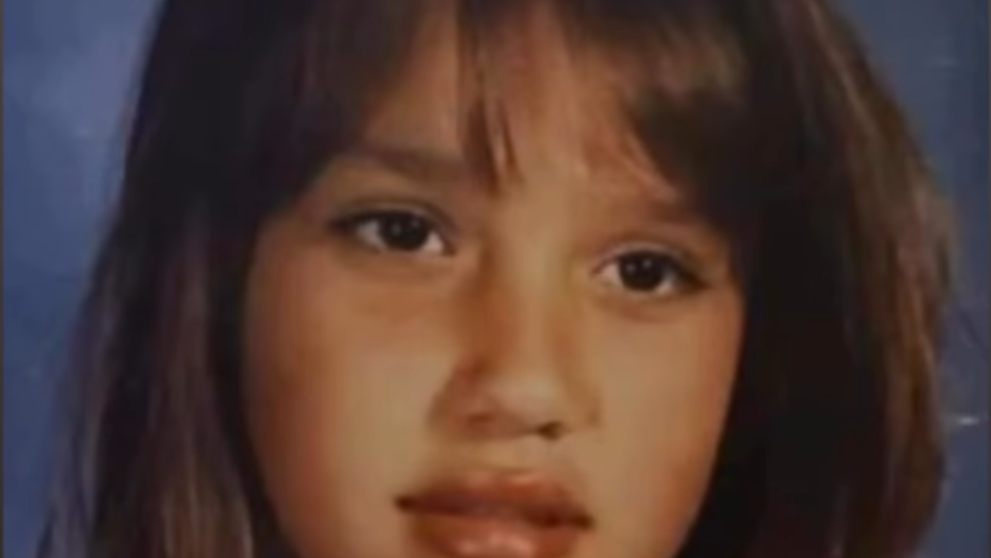 Recunoști fetița adorabilă din imagine? A ajuns una dintre cele mai iubite actrițe de la Hollywood, iar în 2006 era numită „cea mai frumoasă femeie din lume”