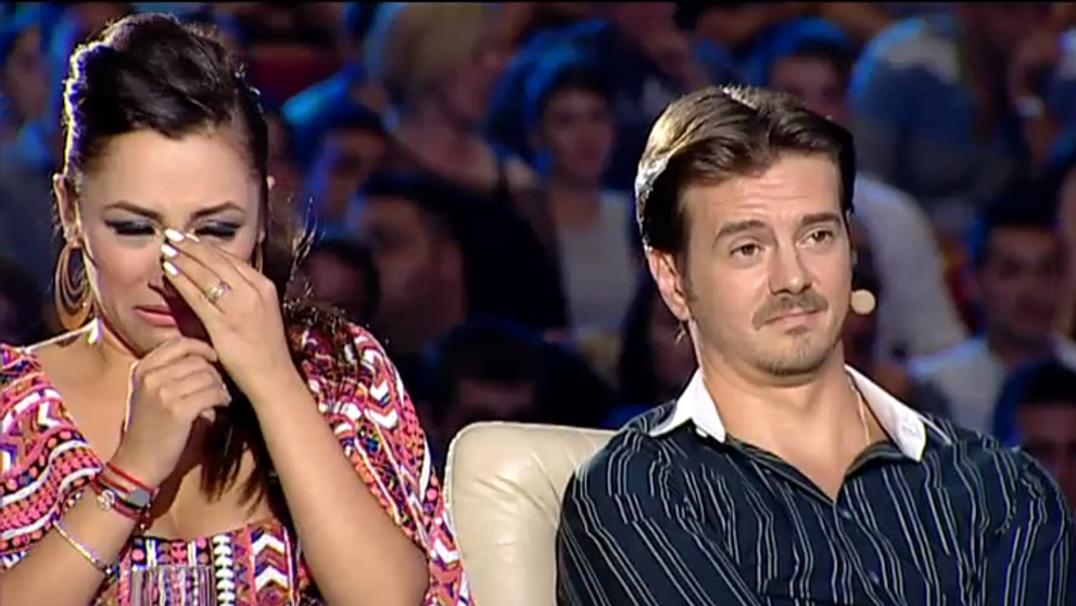 Ce a fost in stare sa faca un barbat cu un cutit si o drujba, pe scena 