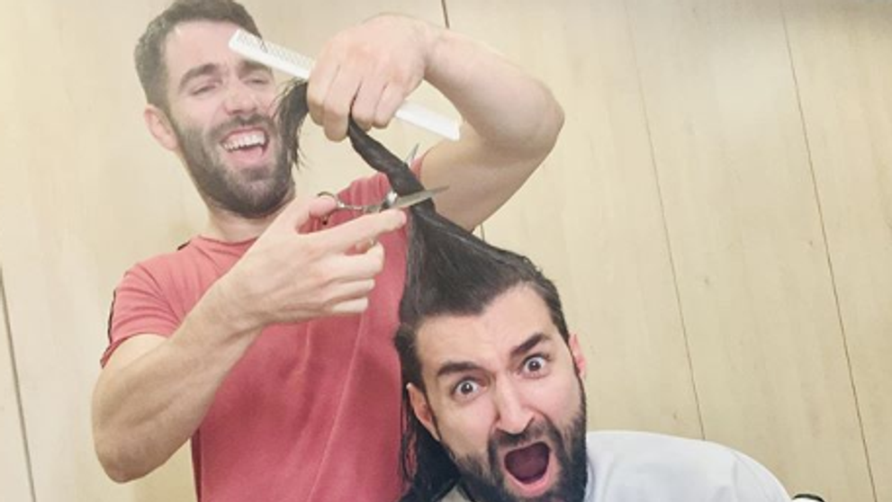 Smiley, la frizer. Cum a apărut artistul pe Instagram după ce a fost la tuns