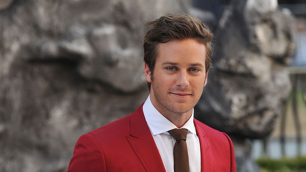 La 3 ani după acuzațiile de canibalism și viol, Armie Hammer revine la Hollywood. Actorul, disperat să își recupereze cariera