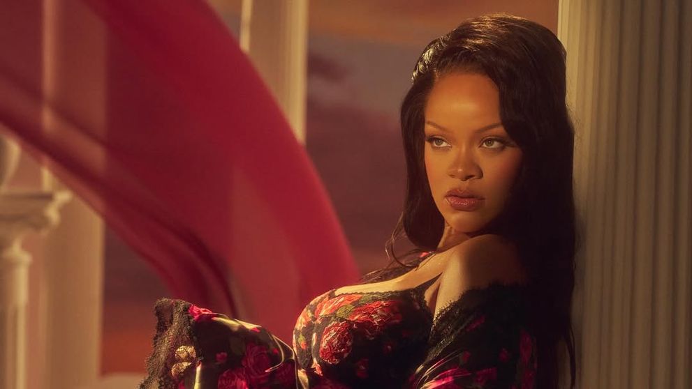 „Pozele sunt atât de editate încât ar putea fi AI”. Rihanna, pusă la zid după imaginile retușate în lenjerie: „Încetează cu aiurelile astea! Toți știm cum arăți!