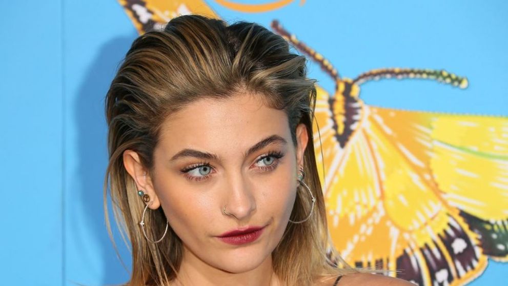 Paris Jackson pozează topless pentru o nouă campanie publicitară