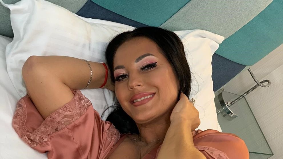 Angela Rusu, scene incendiare în videoclipul „Te iubesc la fel”: „Nu am mai filmat niciodată așa”