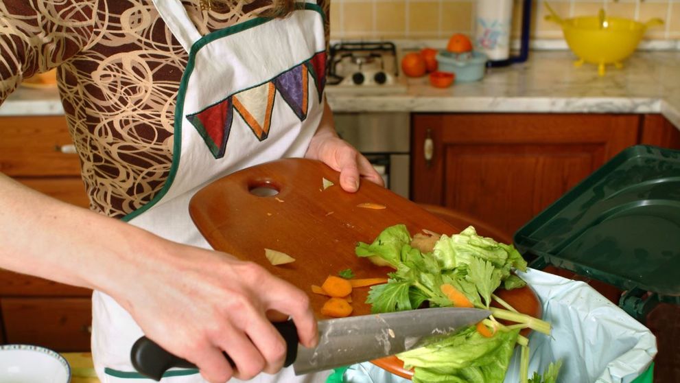 Cum reducem risipa de alimente în România, țara în care se aruncă 2,55 milioane tone de mâncare pe an