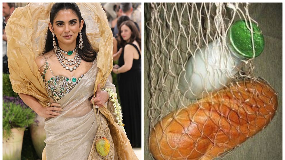 Au revenit plasele în modă? Fiica celui mai bogat om din India a făcut furori la Met Gala cu „gentuța” ei în care ținea un mango. Secretul din spatele acestui look neobișnuit