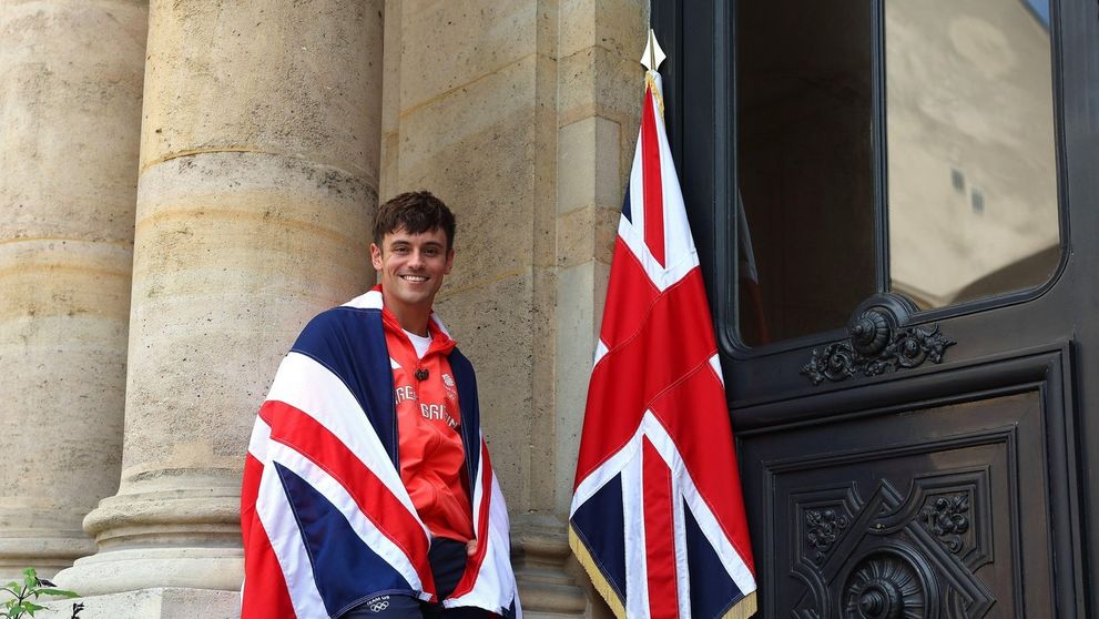 Tom Daley, cel mai iubit olimpic britanic, e căsătorit cu un bărbat cu 20 de ani mai bătrân, cu care are doi copii. Povestea lor de dragoste pare desprinsă din filme