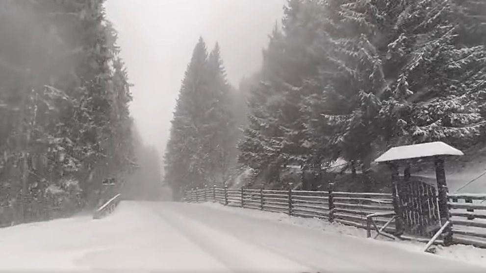 Localitatea din România unde a nins ca în toiul iernii. „Vine Paștele sau Crăciunul?”
