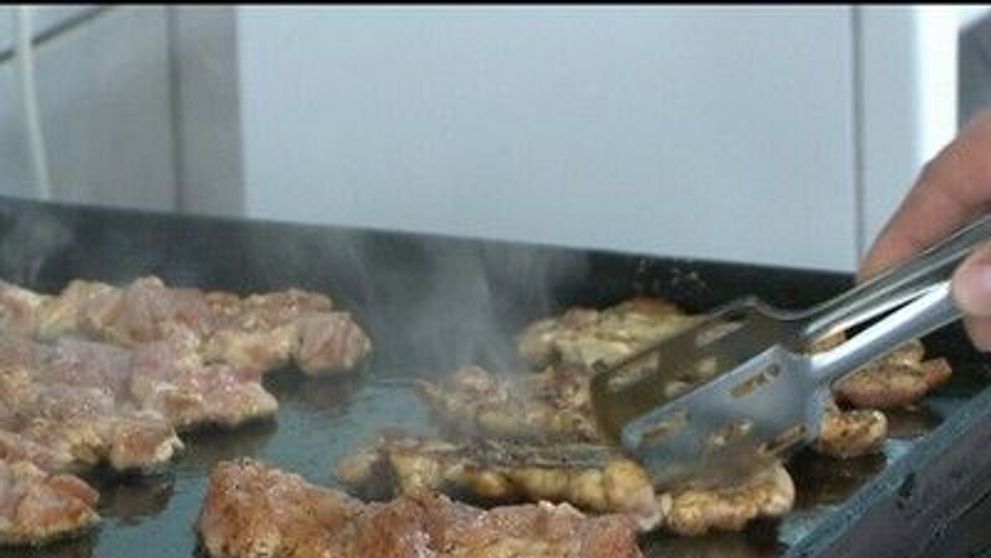 Ai pielea uscata? Atunci mananca mult peste si seminte de floarea soarelui