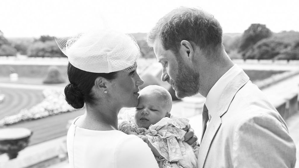 Harry și Meghan l-au botezat pe Archie. Primele poze oficiale