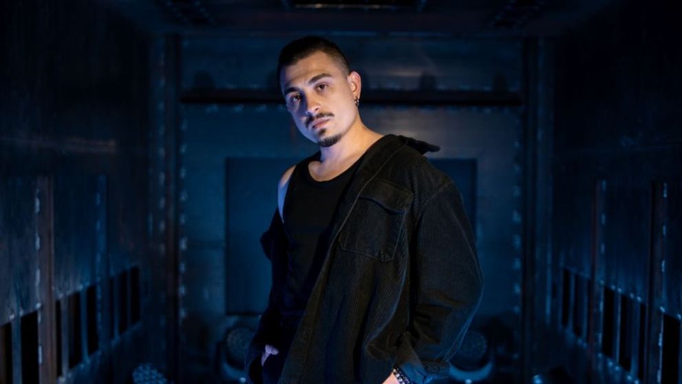 Vlad Musta, finalist Vocea României 2023, a lansat „În dragoste amator”, o confesiune sinceră despre dor, vulnerabilitate și iubiri care nu se uită. Reacția fanilor: „Piele de găină! Doamne, ce piesă, de când o aștept!”