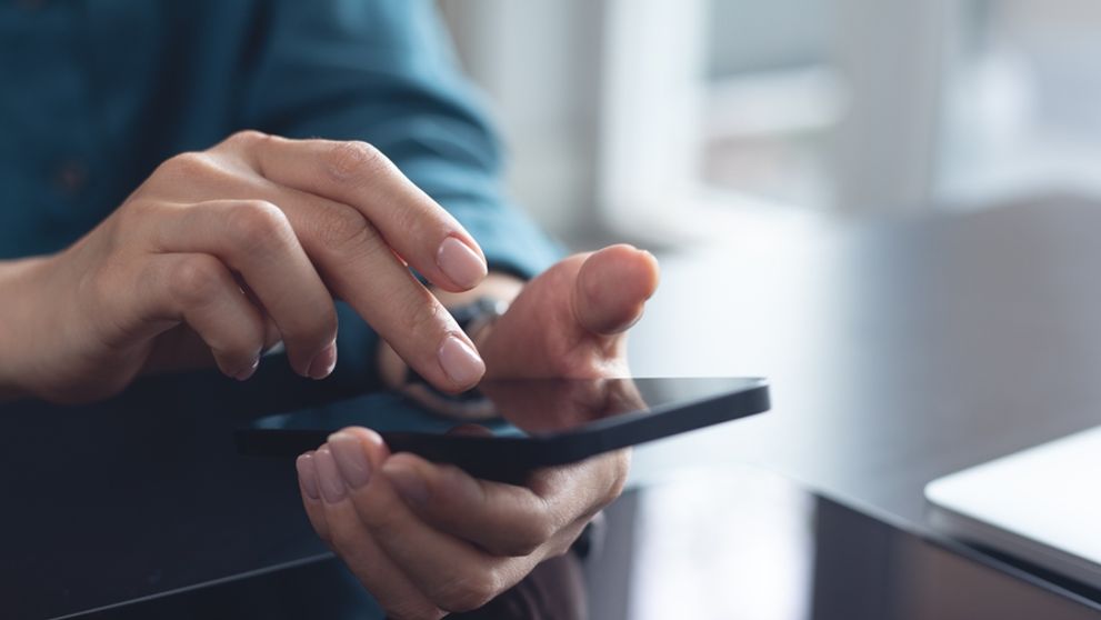 De ce nu este bine să folosești telefonul în Postul Paștelui. Un preot explică motivul pentru care credincioșii sunt îndemnați să ia în considerare și „postul digital”
