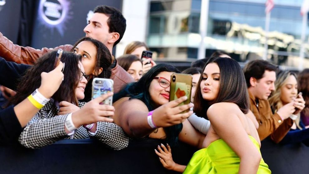 Selena Gomez, din nou în formă maximă. Cum a fost surprinsă la filmări