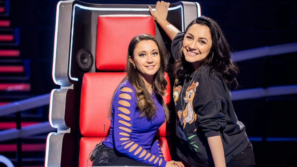 Mădălina Coca, finalistă Vocea României 2018, ne încântă din nou cu un minunat colaj de colinde