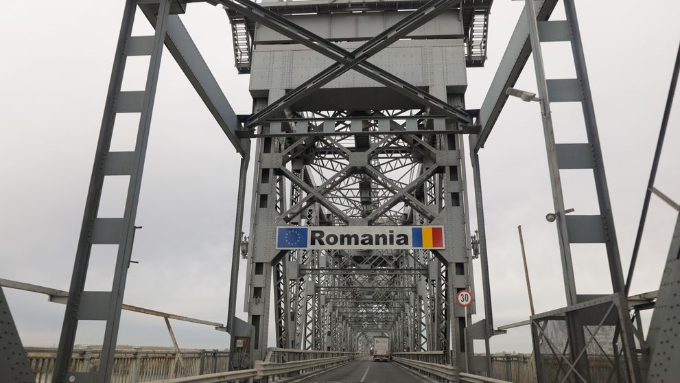 Cozi de până la 6 ore de așteptare pe podul Giurgiu–Ruse, pe sensul de ieșire din România. Ce alternative au găsit turiștii exasperați