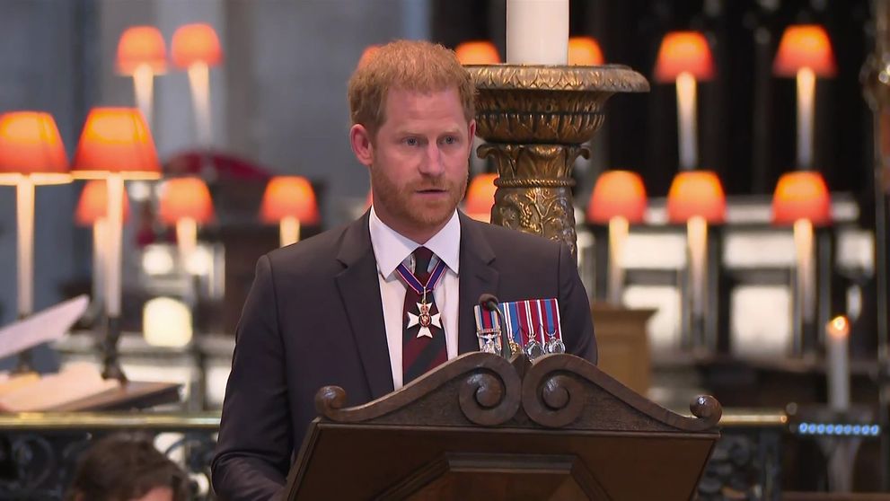 Prințul Harry a vrut să părăsească familia regală cu mult înainte de a o cunoaște pe Meghan Markle. Cine l-a împiedicat să facă acest pas