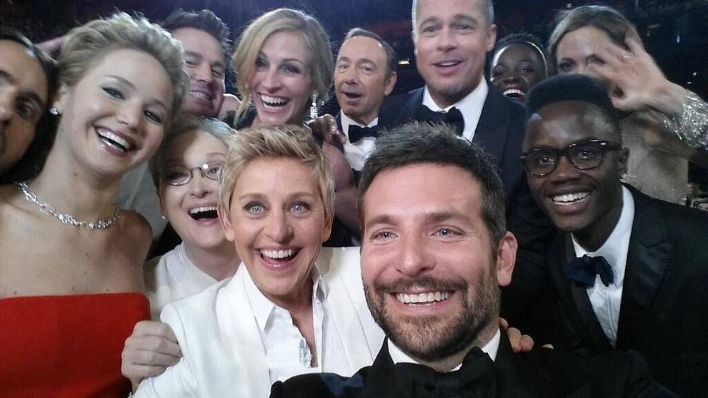 A reprodus fotografia realizata de Ellen DeGeneres la Oscar 2014. O tanara impresioneaza cu talentul sau uimitor
