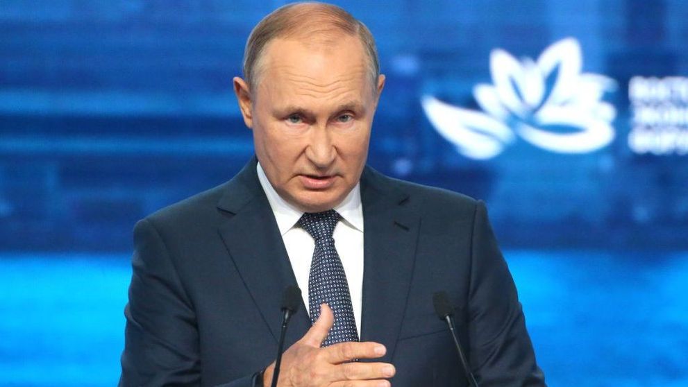 Vladimir Putin, acuzat de înaltă trădare de deputații municipali din toată țara