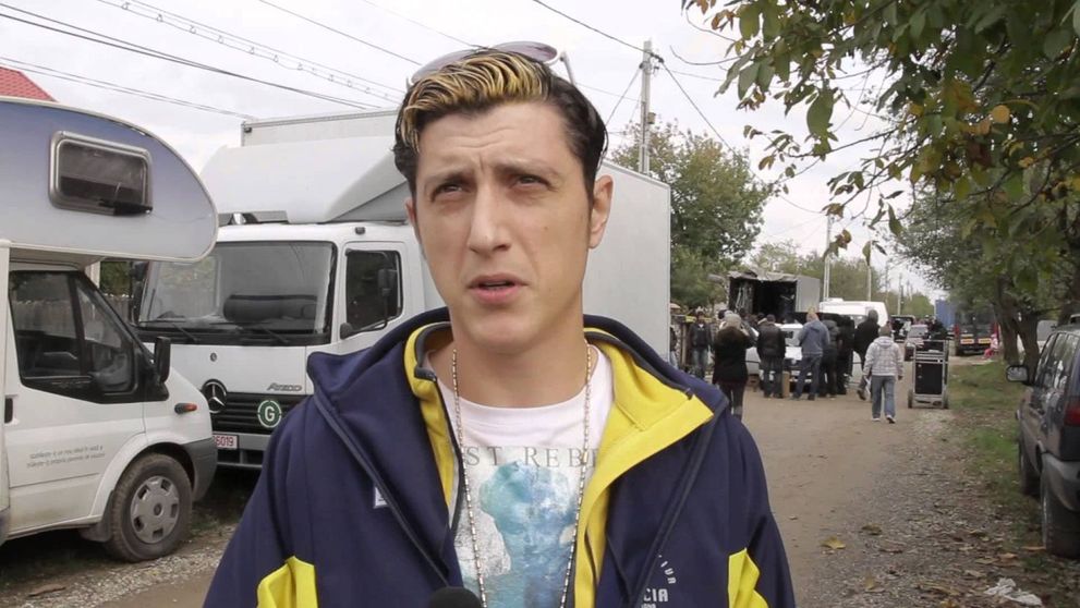 Asa arata in serial, dar putini dintre fanii lui l-ar recunoaste pe strada. Primele imagini cu sotia si baietelul lui Giani din 