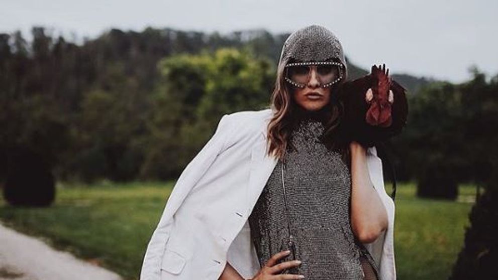 Iulia Albu analizează ținutele vedetelor de pe Instagram
