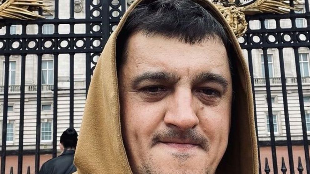 Cine e românul care a pretins că e fiul Prințului Charles și ce a urmărit cu clipul care s-a viralizat în online