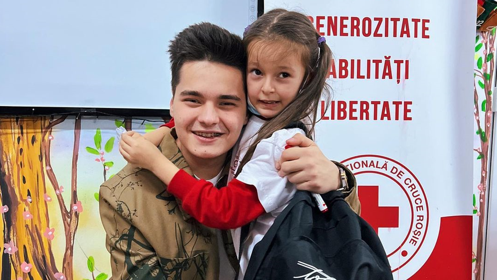 Selly a devenit îngerul păzitor al copiilor aflați în pericol de abandon școlar, dar are încă haterii lui