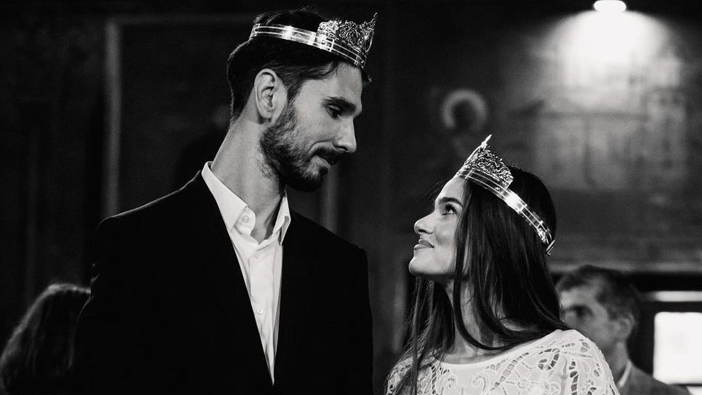 Theo Rose, ridicată în slăvi de fani după ce au aflat suma modestă dată pe rochia de mireasă: „Fără fițe și figuri! Ai dat clasă multora!”