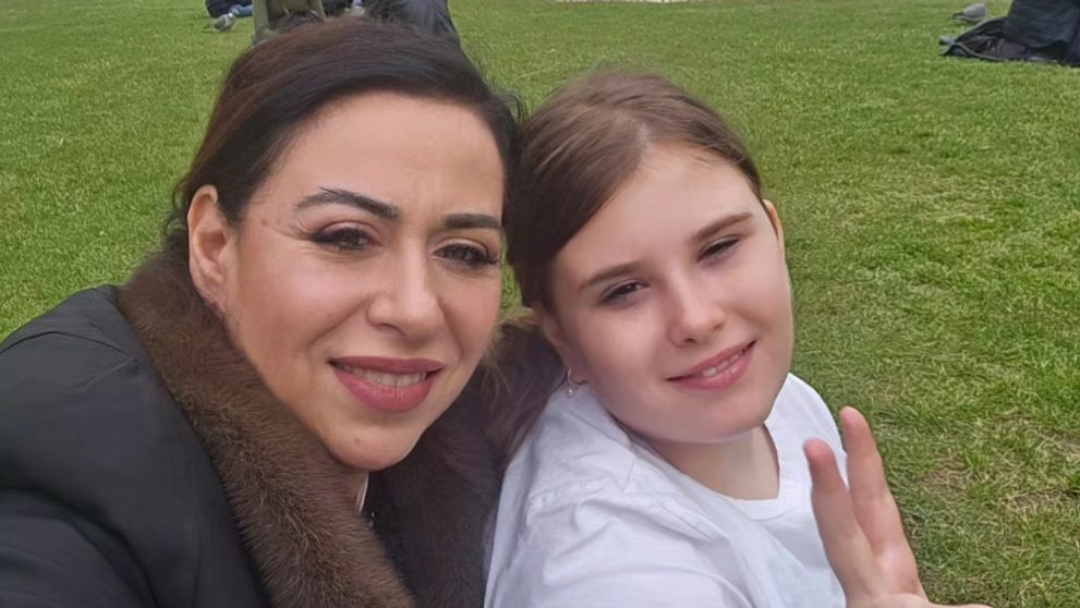 Isabela, traumatizată de divorțul Oanei Roman de Marius Elisei. Micuța suferă de rana abandonului, la doar zece ani: „M-a sunat speriată”