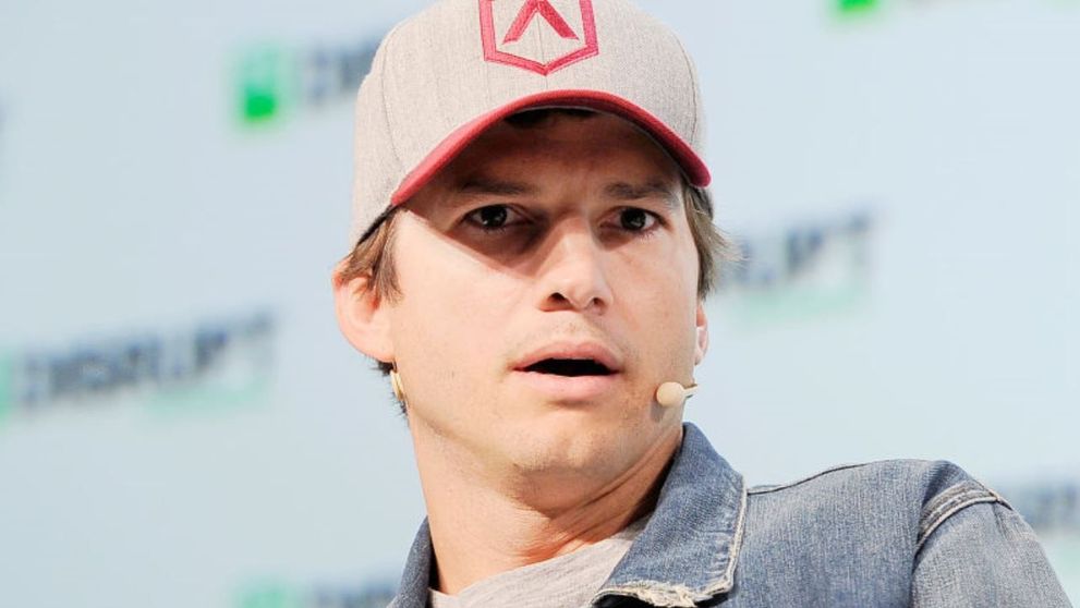 Ashton Kutcher, față în față cu bărbatul acuzat că i-a ucis iubita acum 18 ani
